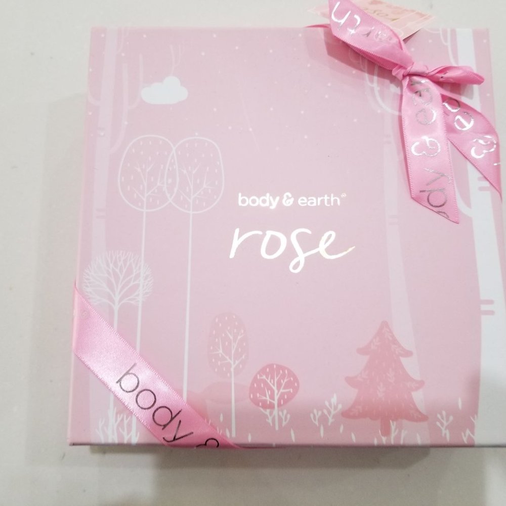 Body & Earth Rose Spa Gift NWT 2 for $20